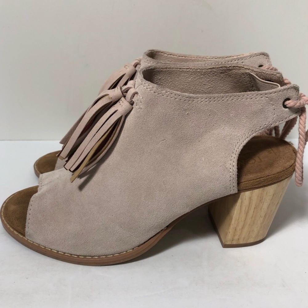 Toms Tassel suede pink blush peep toe block heel sandals. Size 7 - Picture 4 of 8